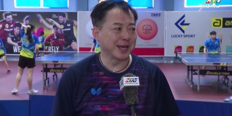 Huấn luyện viên bóng bàn đôi Nhật Bản