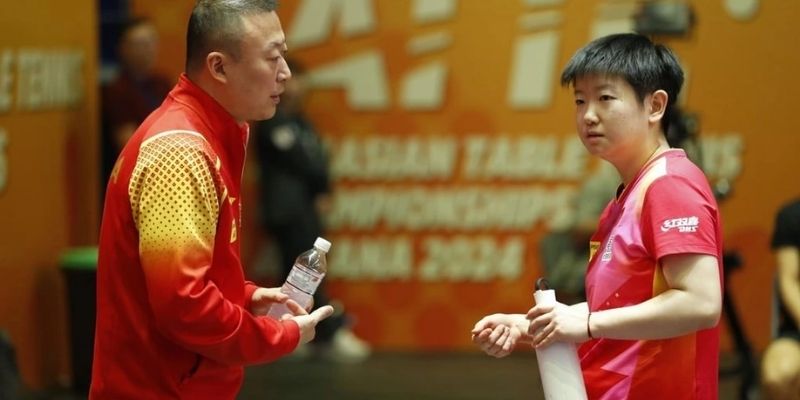 Huấn luyện viên bóng bàn đôi Trung Quốc